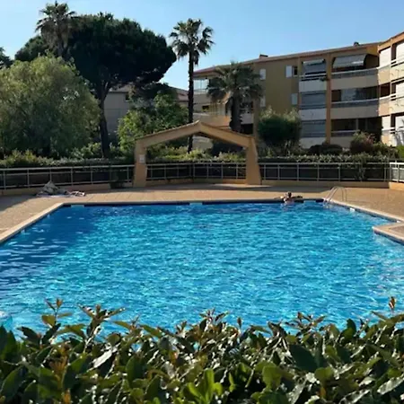 Privee Avec Balcon, Piscine Et Place De Parking Διαμέρισμα