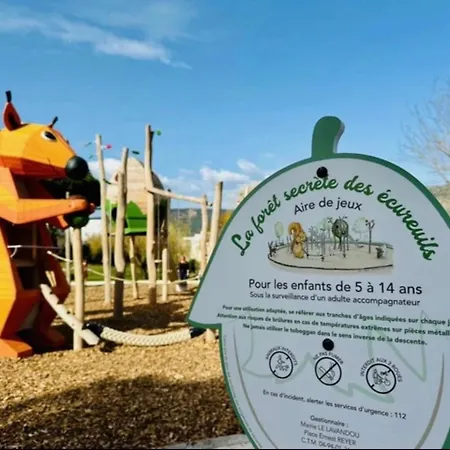 Appartement Résidence Privée Avec Balcon, Piscine Et Place De Parking