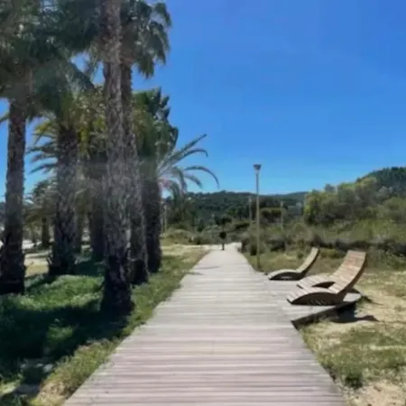 Appartement Résidence Privée Avec Balcon, Piscine Et Place De Parking Le Lavandou