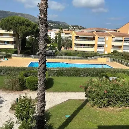 Résidence Privée Avec Balcon, Piscine Et Place De Parking Appartement