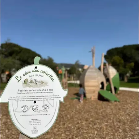 Appartement Résidence Privée Avec Balcon, Piscine Et Place De Parking Le Lavandou